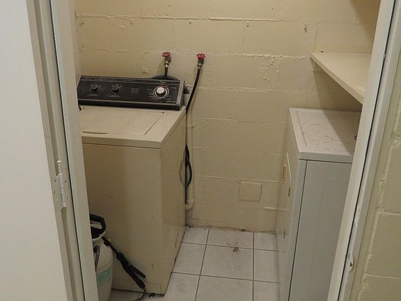 Laundry room/ Washer- Dryer connections