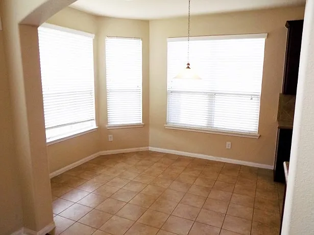 4 bed, 3.5 bath, 2434 sqft, $2,410 — Photo 4