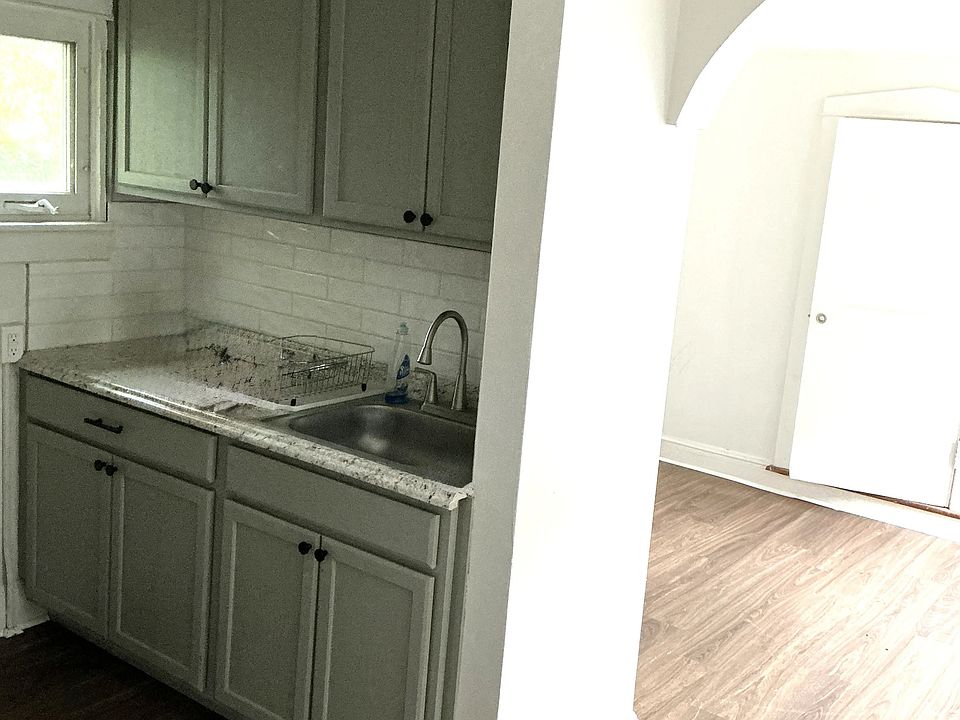 1st image of 1009 Center St