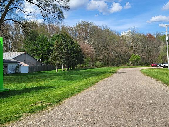 4th image of South Dr #10
