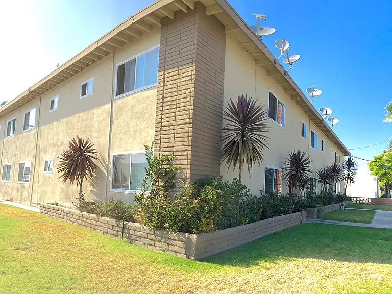 1801 Whittier Ave #5 — Photo 8