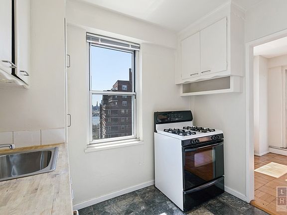 4th image of 572 Grand St APT G1801