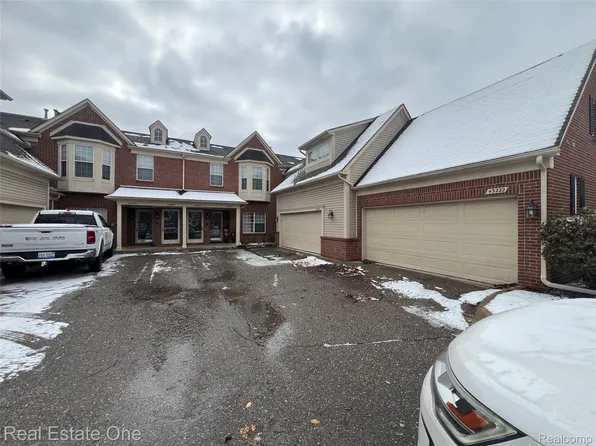 43216 Pendleton Cir, Sterling Heights, MI 48313