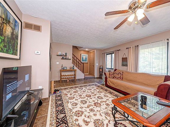 3rd image of 205 Springwater Ct