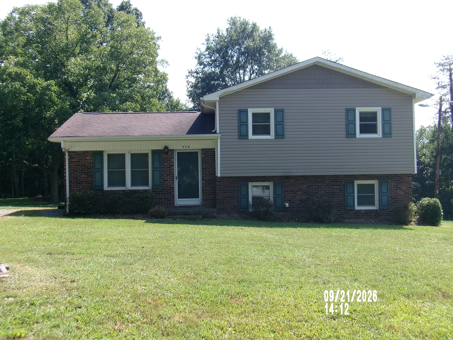 3 bed, $1,200 — Photo 1