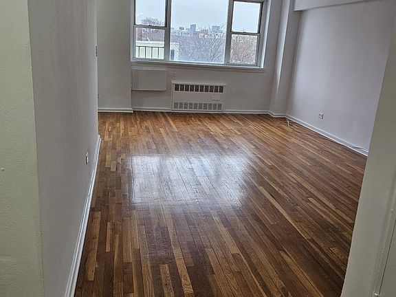 2nd image of 34-43 Crescent St #5P
