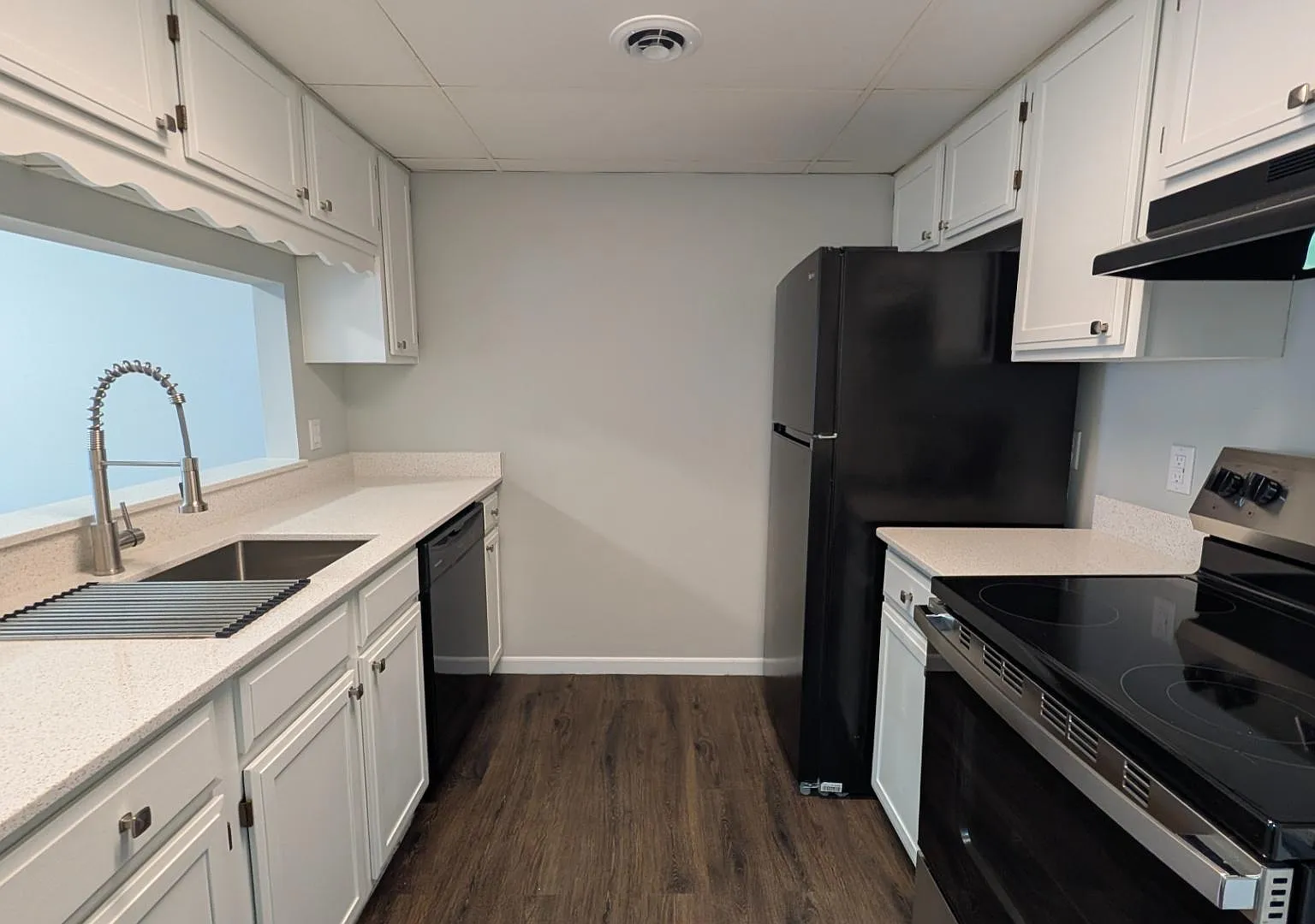 102 Lynn Cir - Unit 2D — Photo 2