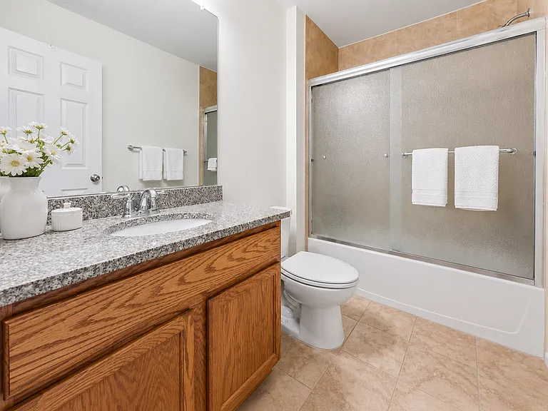 484 Rowan St — Photo 15