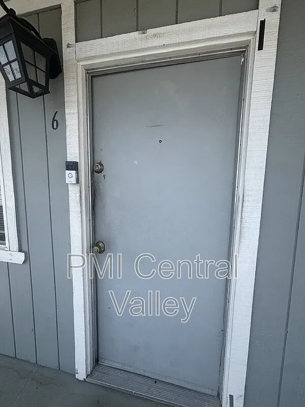 2 bed, 1.0 bath, 907 sqft, $1,700 — Photo 1