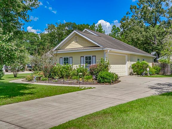2nd image of 147 Savannah Forest Cir