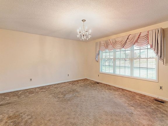 4th image of 2515 Rolling Hills Dr NW