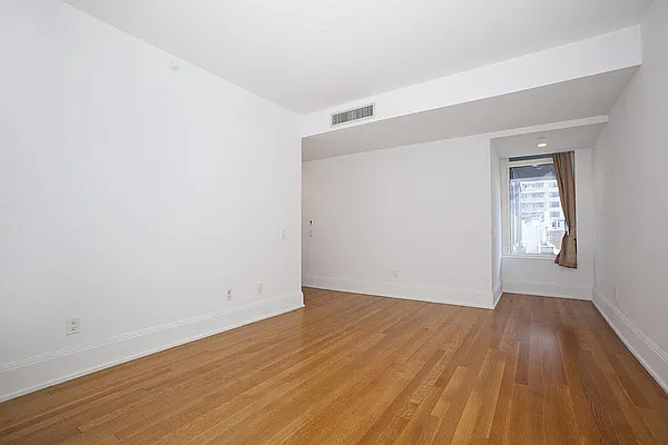 Rented by Nest Seekers International | media 38