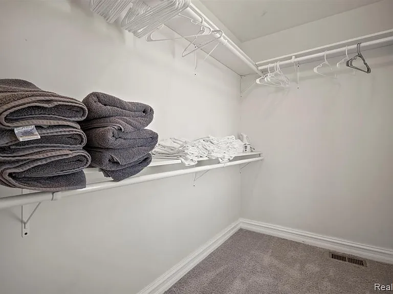 3227 Lohr Rd — Photo 15