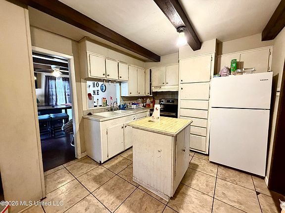 4th image of 809 Robertson St