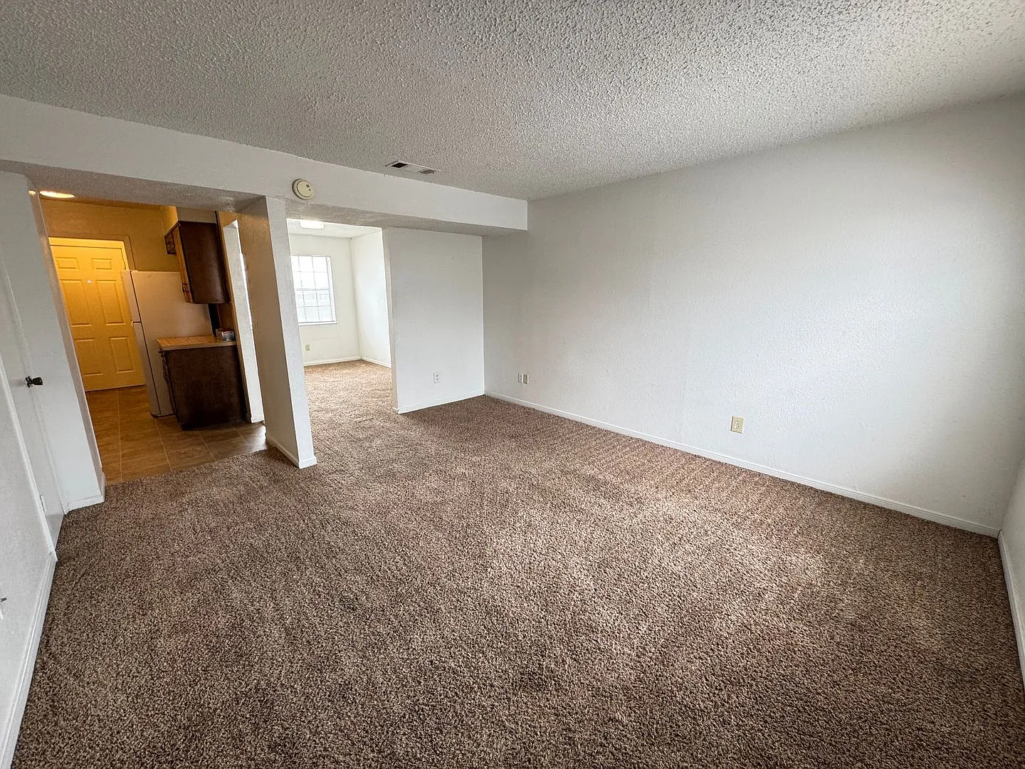 1006 Eastside Dr — Photo 4