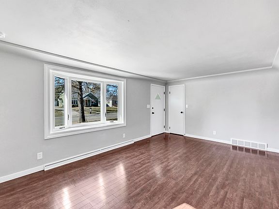 4th image of 2940 N Oneida St