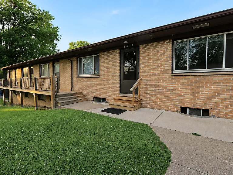 322 Maple Dr #2 — Photo 2