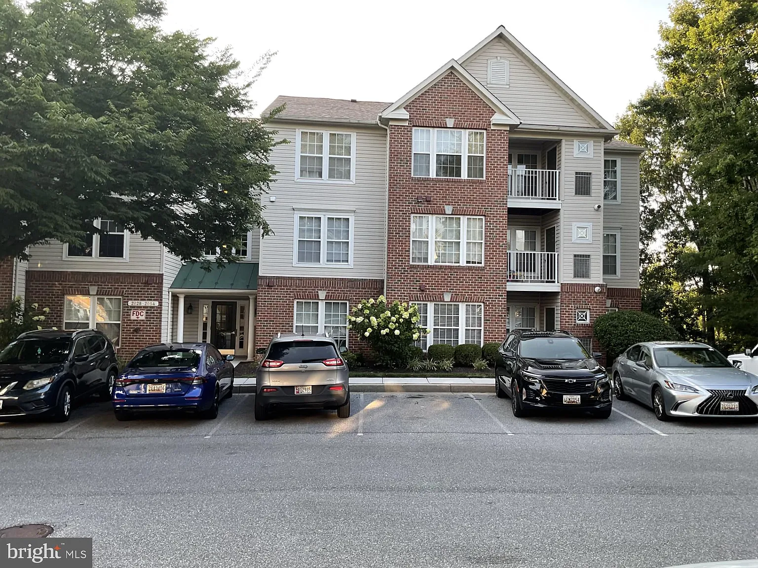 2 bed, 2.0 bath, 1128 sqft, $1,800 — Photo 3