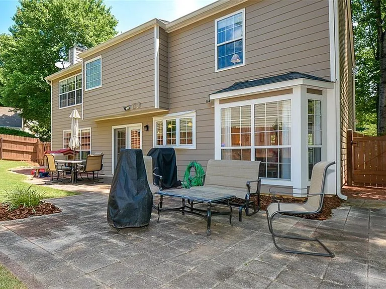 100 Taylors Spring Ct — Photo 18