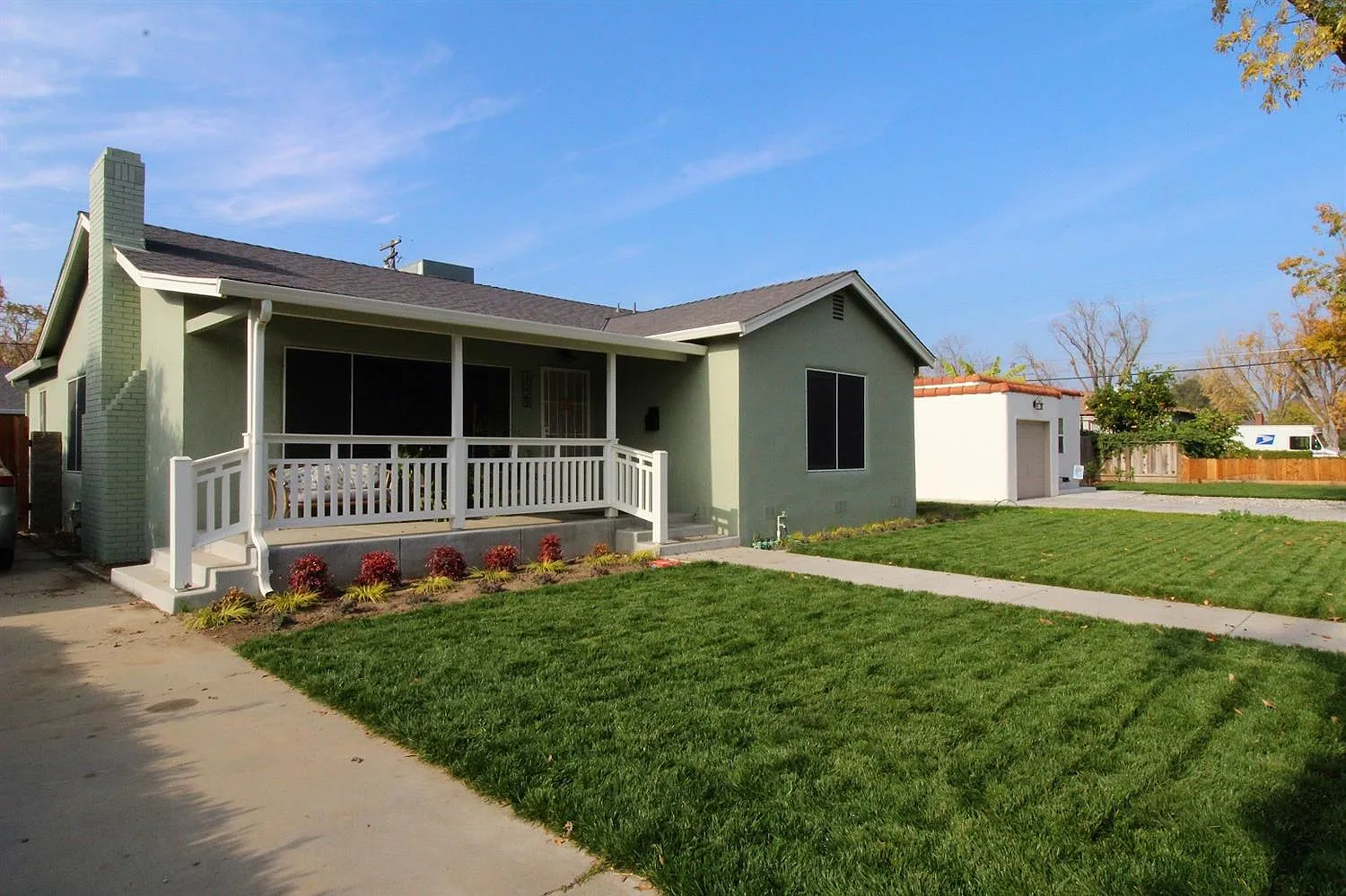 1529 Albany Ave photo 1