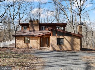 135 Carriage Ct, Berkeley Springs, WV 25411