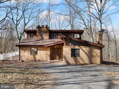 135 Carriage Ct, Berkeley Springs, WV, 25411