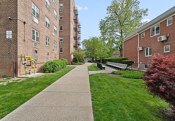3rd image of 144-55 Melbourne Ave #3B