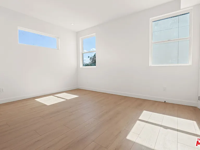 2135 S Longwood Ave #1/2 — Photo 11