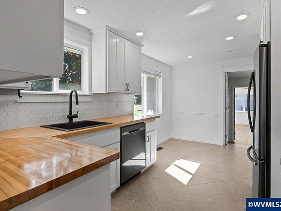 5th image of 4177 37th Ave SE