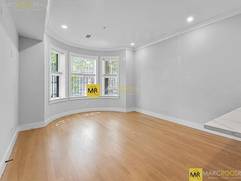 531 Newbury St — Photo 3