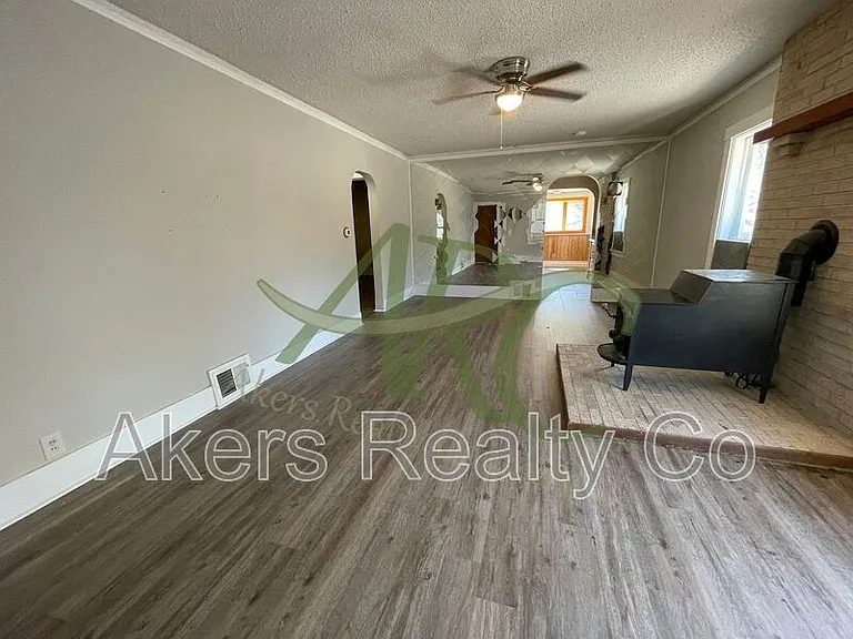 524 Belmont Ave — Photo 4