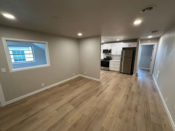 5th image of 227 S 6th St Unit B