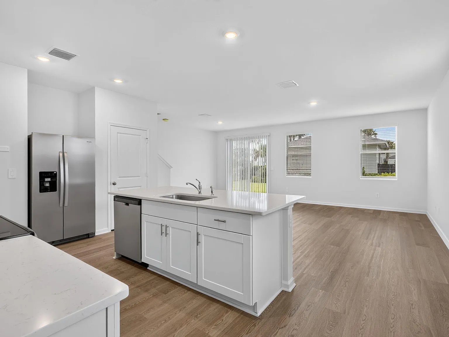 3 bed, 2.5 bath, 1808 sqft, $2,550 — Photo 3