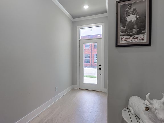 5th image of 3055 Saint Elmo Ave Unit 13