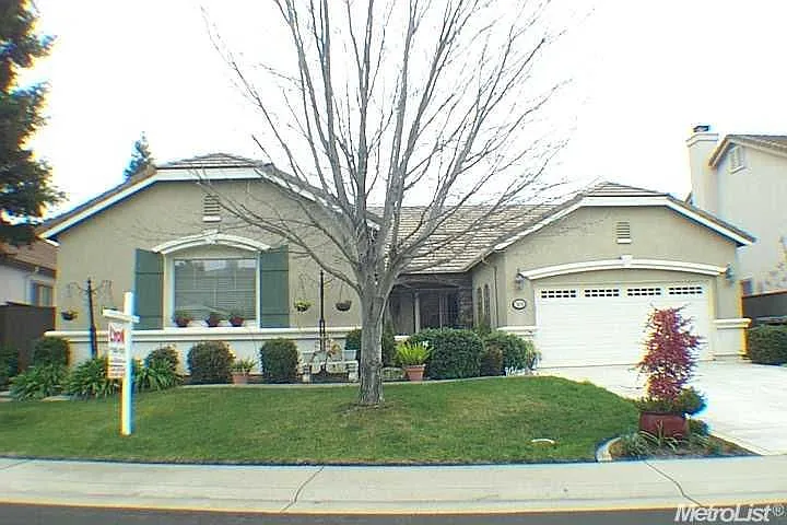 1520 Barnwood Ln photo 1