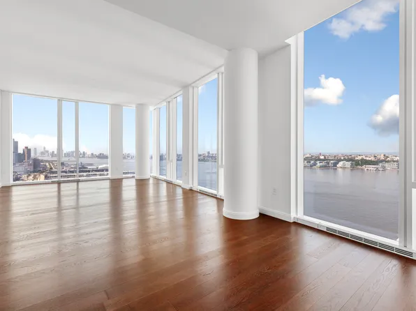 10 Riverside Boulevard image 1 of 20