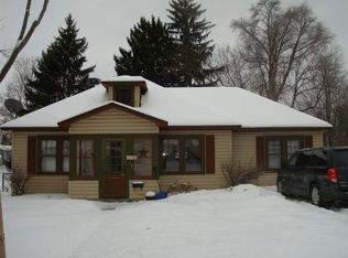 421 North St, Waupaca, WI 54981