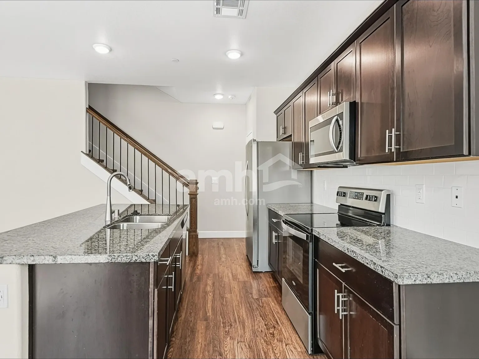 4 bed, 3.0 bath, 2211 sqft, $2,525 — Photo 3