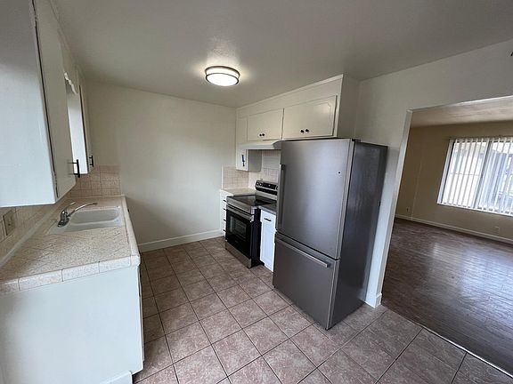 3rd image of 6423 N Alturas Ave