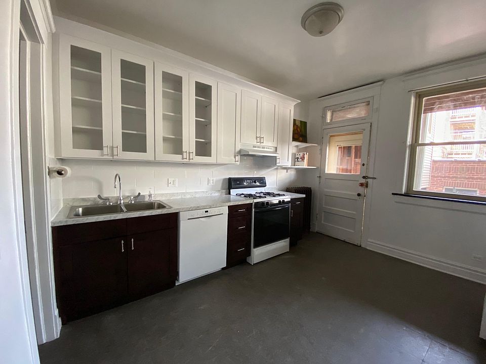 Eat-in Kitchen