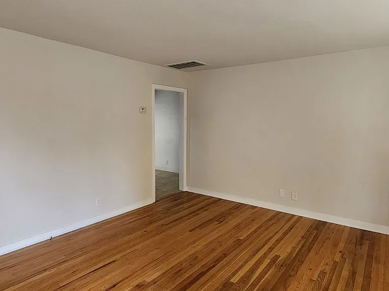 1720 Oregon Dr — Photo 4