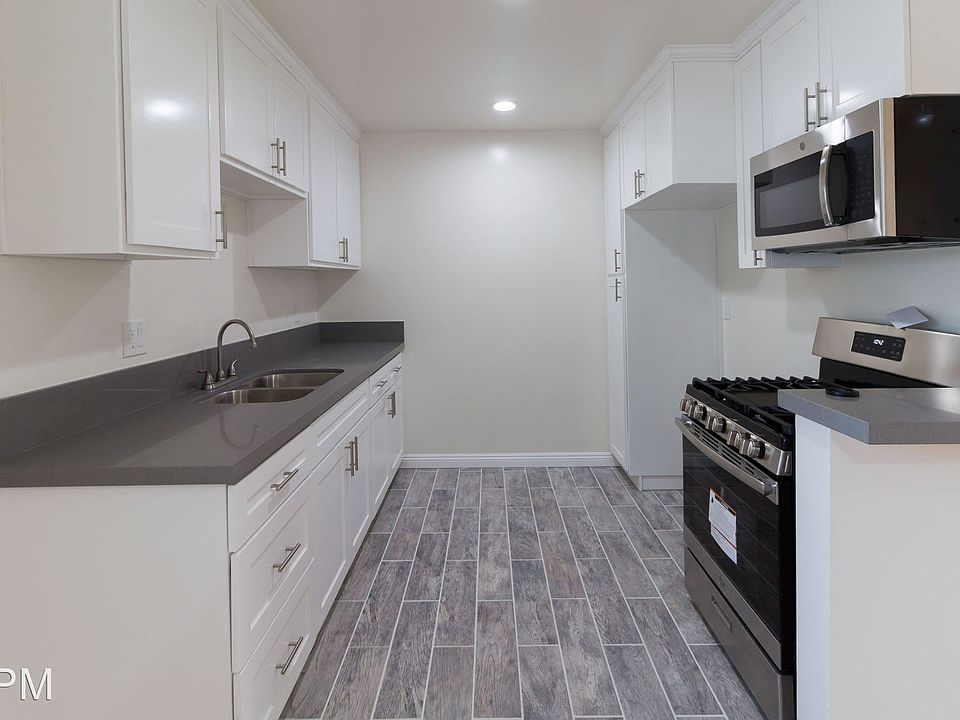 1st image of 12828 Oxnard St APT 08