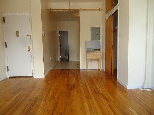 2nd image of 524 Lafayette Ave APT 11