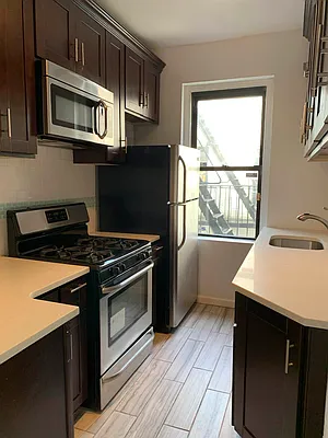 Rented by Halvatzis Realty | media 1