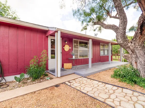 207 Center St, Brady, TX 76825