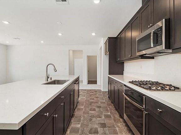 2nd image of 915 Dahlia Ave