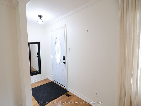 5th image of 107 Strathcona Dr