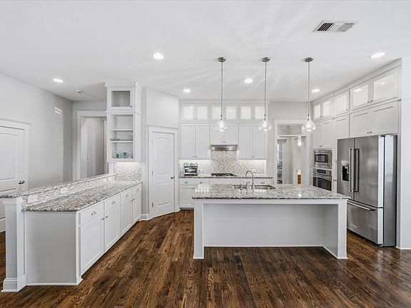 5th image of 610 Seeport Dr