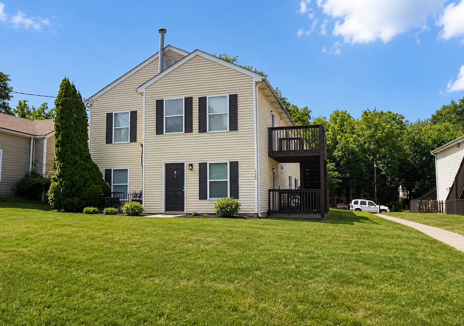 2702 Greenwood Ave — Photo 1