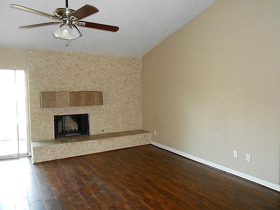 WOW - stacked stone fireplace, vaulted ceilings, fresh paint and recent fan!